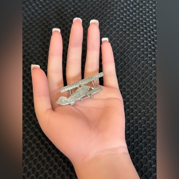 Vintage Silver Tone Airplane Brooch - Biplane with Heart Detail Unisex - Picture 3 of 9